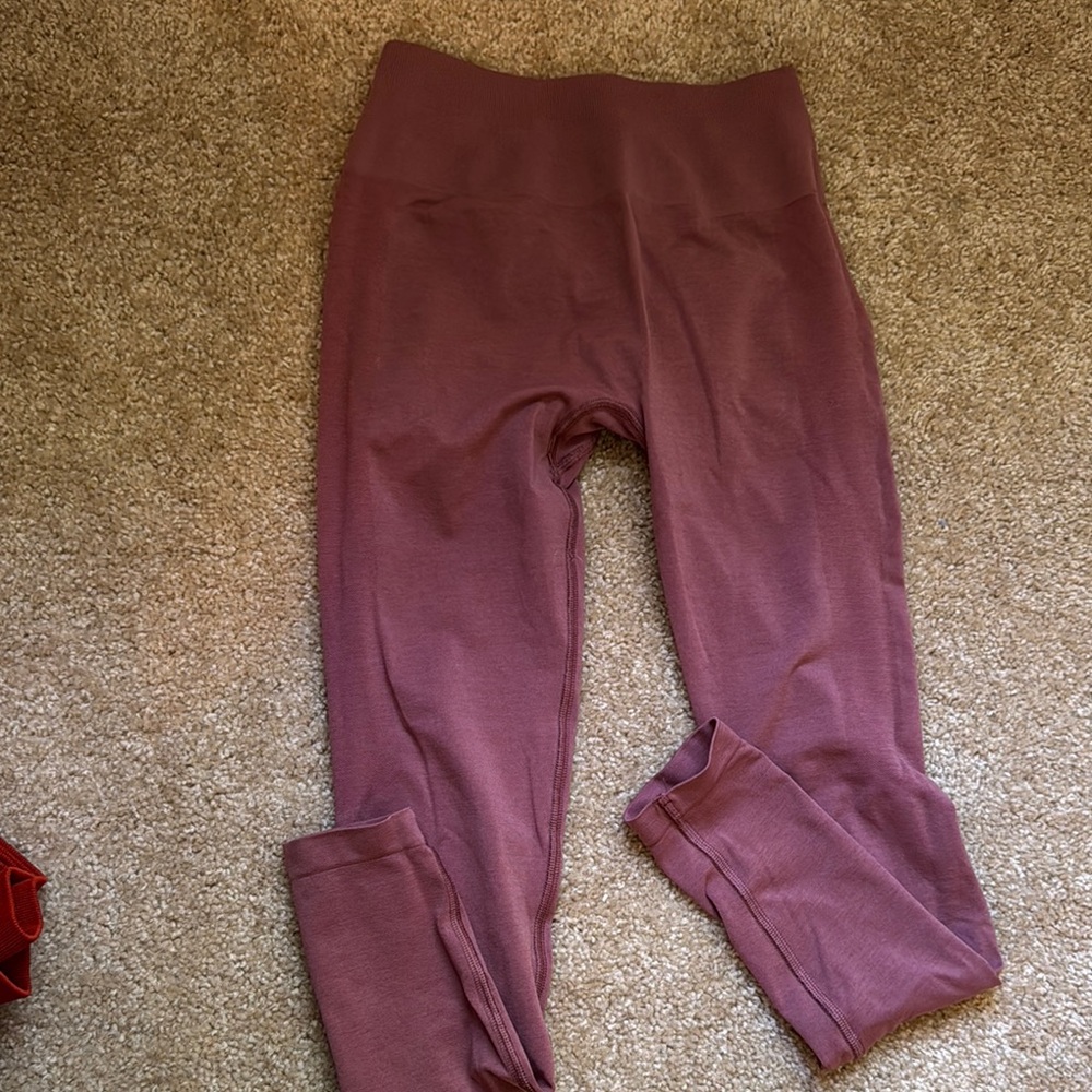 Alphalete leggings in Rose